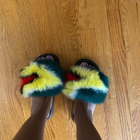 Fur slides size 8-10  - Picture 1 of 1